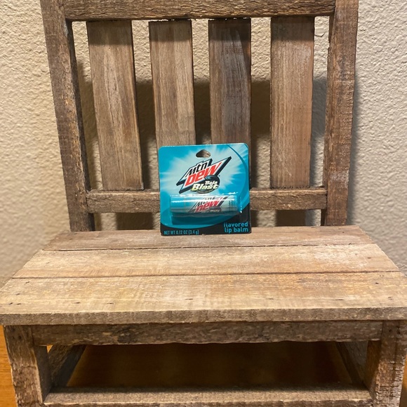 Mountain Dew Lip Balm Set of 4, 1 Humongous, 2 Regular 1 Mini Sized Lip Balm Set - Picture 13 of 16